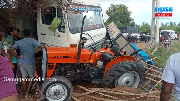 நிறுத்தி வைக்கப்பட்ட உழவியந்திரம் மீது டிப்பர் மோதி விபத்து ! 